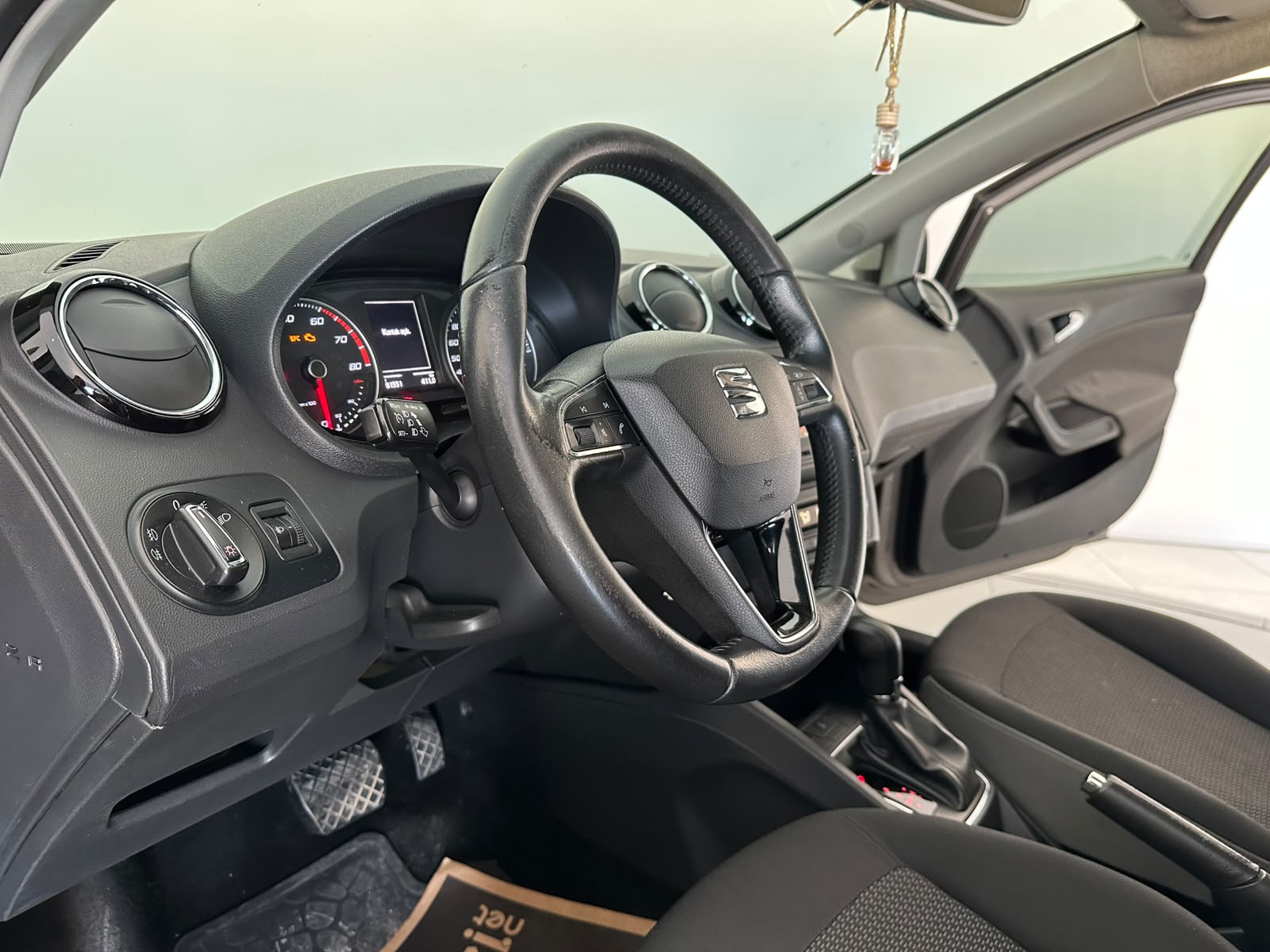 SEAT IBIZA 27